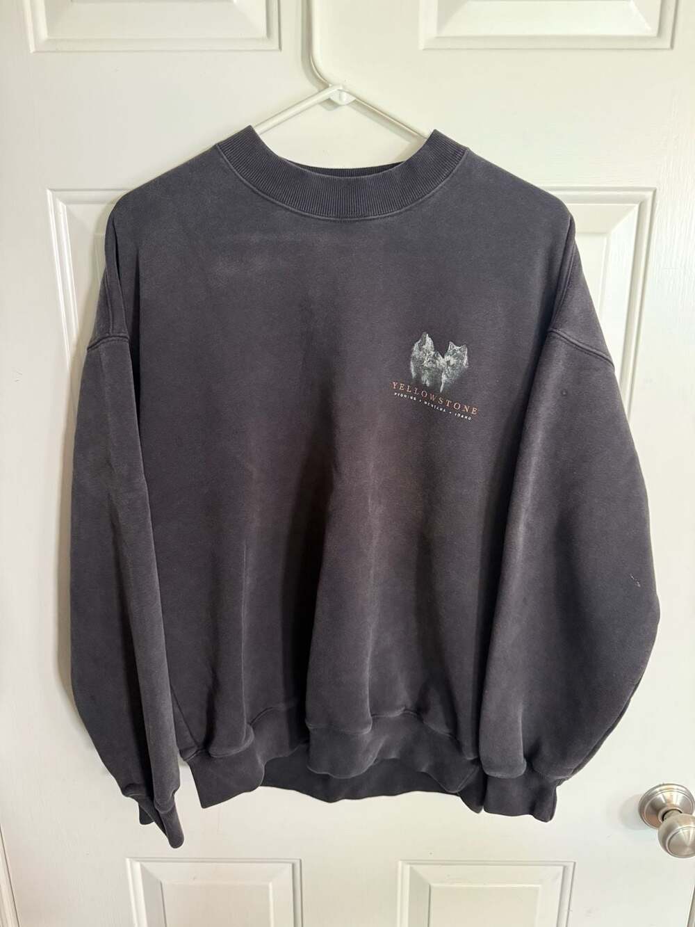 Abercrombie & Fitch Yellowstone Wolf Sweatshirt Size S Black